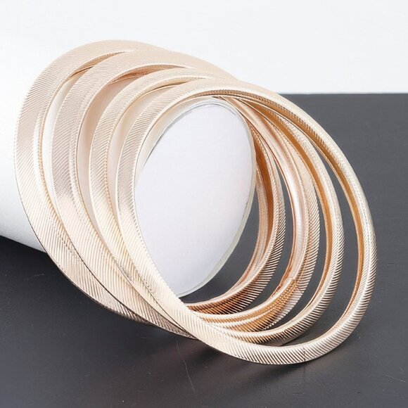 Metal Elegance Bracelet - Picture 2 of 3